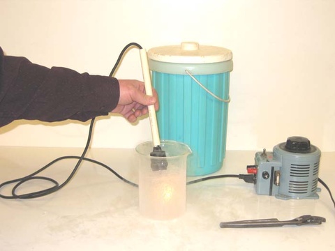 equipment set up for Light Bulb Filament in Liquid Nitrogen demo, Slipjoint Pliers, 1000 mL Beaker