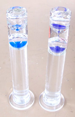 Newton Gravity Five-Minute Hourglass