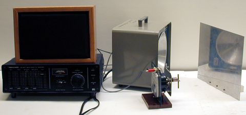 Amplifier, speaker, microwave transmitter and receiver, mirror plate