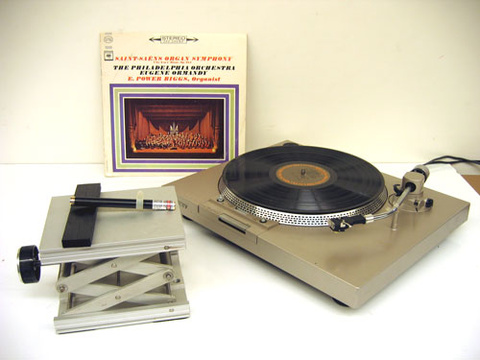 Turntable with mirror and needle attached to tracking arm, laser