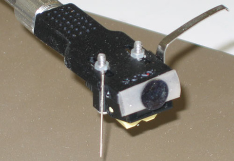 needle attached to tracking arm