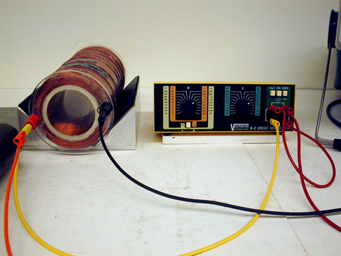 resonant circuit with core