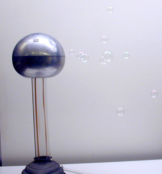 Van de Graaff generator, soap bubble