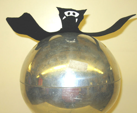 Van de Graaff Generator and Felt "Bat"