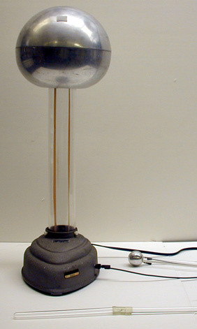 Van de Graaff generator & Neon Light 