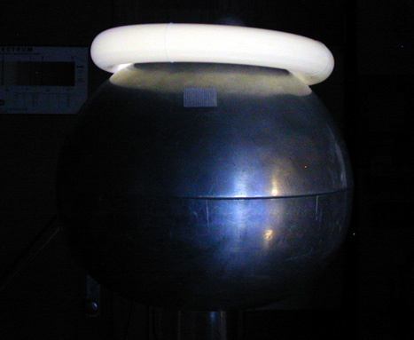 Van de Graaff generator and fluorescent lights