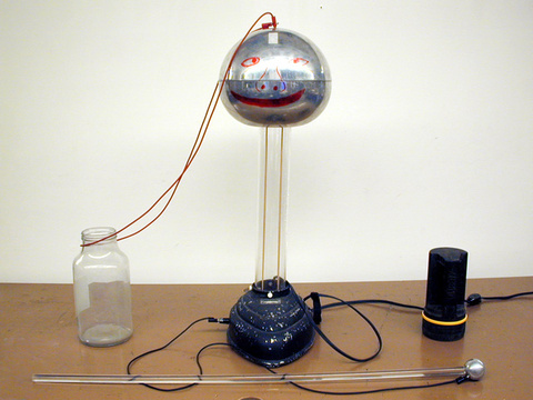 Van de Graaff Generator & Corona Discharge