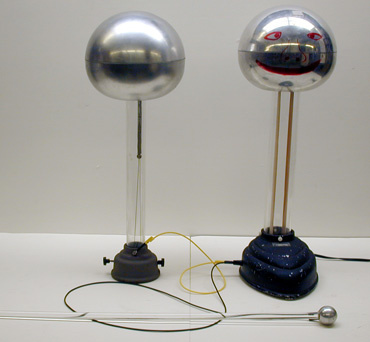 Van de Graaff Generator & Corona Discharge