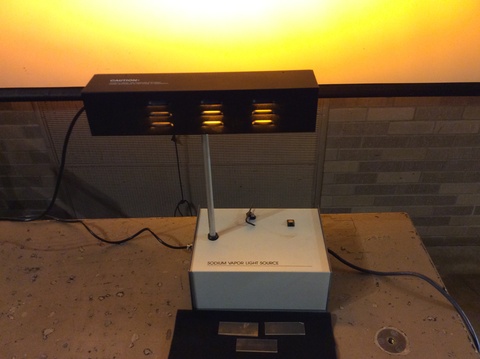 Sodium Lamp with Power Supply and Accessories, Round Glass Plates