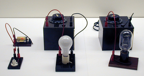 1000 W, 100 W, 1/4 W Light bulbs