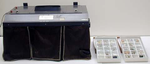 black light demo, Fluorescent Mineral Set