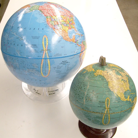 2 Globes